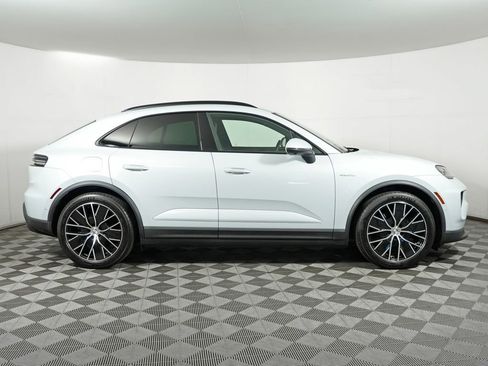 Used 2025 Porsche Macan 4 Electric w/ Premium Package AWD/4WD image 8