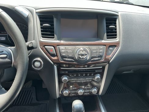 Used 2015 Nissan Pathfinder Platinum AWD/4WD image 10