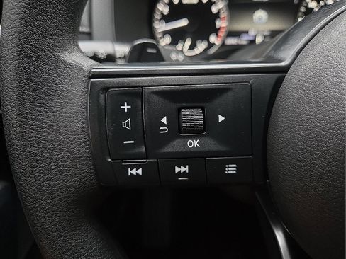 Used 2025 Nissan Pathfinder S FWD image 19