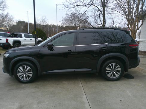 Used 2022 Nissan Pathfinder SL w/ SL Black Package image 8