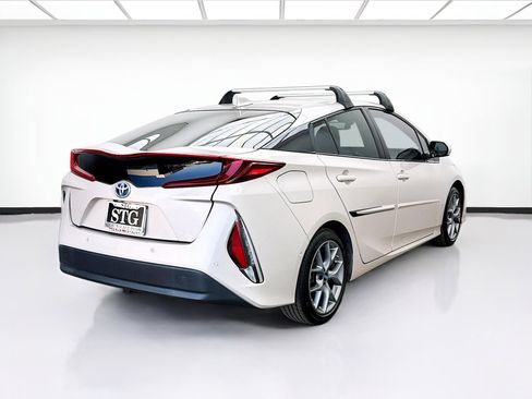 Used 2019 Toyota Prius Prime Advanced FWD image 4