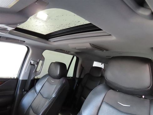 Used 2020 Cadillac Escalade Premium Luxury image 19