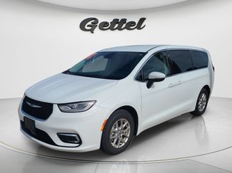 Used 2023 Chrysler Pacifica Touring-L FWD video 1