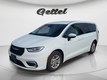 Used 2023 Chrysler Pacifica Touring-L