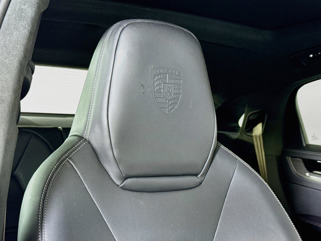 Certified 2025 Porsche Cayenne Turbo AWD/4WD image 23