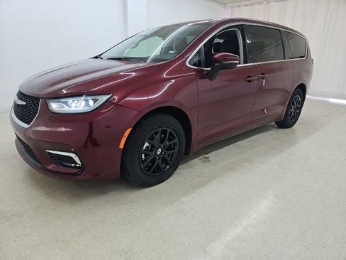 Used 2023 Chrysler Pacifica Touring-L FWD image 27
