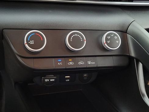 Used 2025 Hyundai Elantra SE FWD image 30