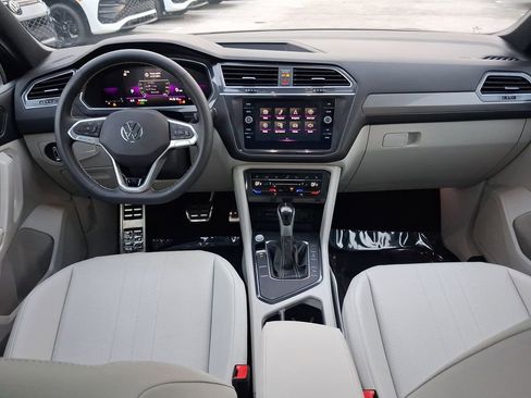 Used 2023 Volkswagen Tiguan SE R-Line FWD image 9