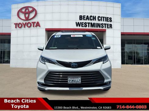 Certified 2025 Toyota Sienna Limited AWD/4WD image 4