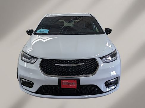 New 2026 Chrysler Pacifica Select image 2