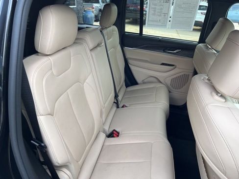 Used 2023 Jeep Grand Cherokee Limited w/ Luxury Tech Group II image 13