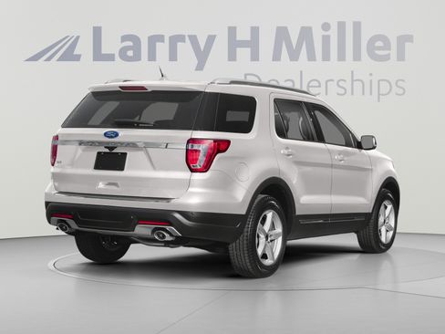Used 2019 Ford Explorer Limited w/ Class III Trailer Tow Package FWD image 2