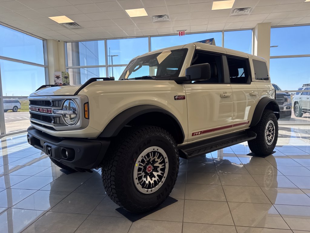 New 2026 Ford Bronco Outer Banks w/ Sasquatch Package AWD/4WD image 1