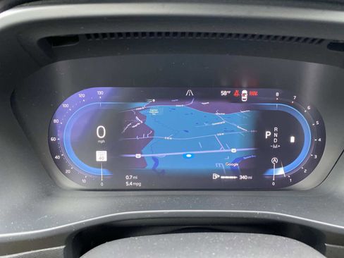 Used 2024 Volvo XC40 B5 Core image 13