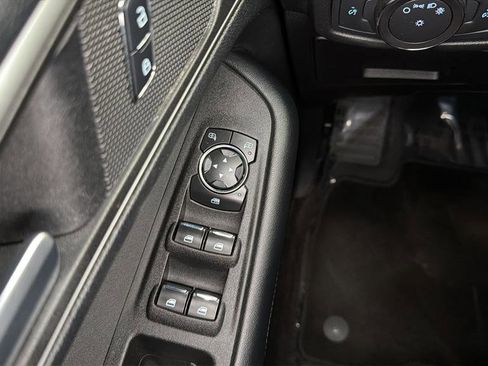 Used 2016 Ford Edge SE image 19