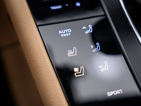 Certified 2026 Porsche Macan AWD/4WD image 28
