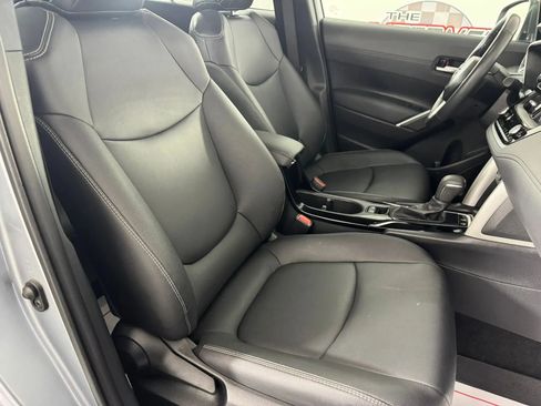 Used 2024 Toyota Corolla Cross XLE w/ Convenience Package AWD/4WD image 37