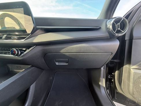 Used 2025 Chevrolet Equinox LT w/ Convenience Package II image 31