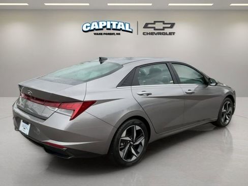 Used 2023 Hyundai Elantra Limited image 5