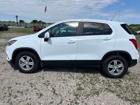 Used 2021 Chevrolet Trax LS w/ Tint and Cruise Package AWD/4WD image 6