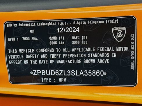 Used 2025 Lamborghini Urus SE AWD/4WD image 52
