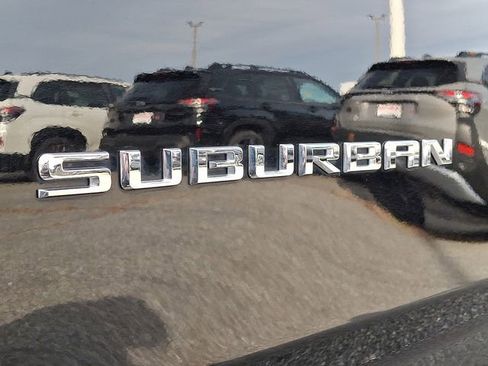 Used 2022 Chevrolet Suburban LT image 31