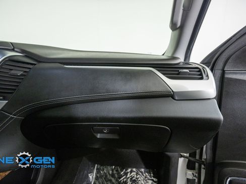 Used 2019 Chevrolet Suburban Premier AWD/4WD image 44