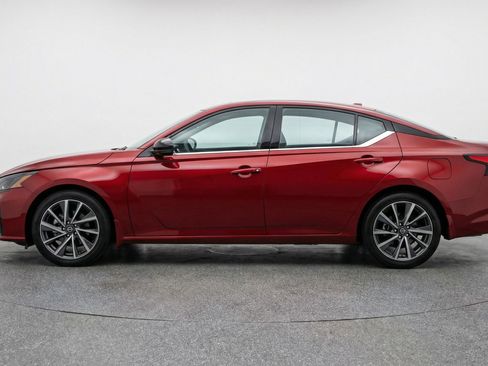 Used 2025 Nissan Altima 2.5 SV image 5