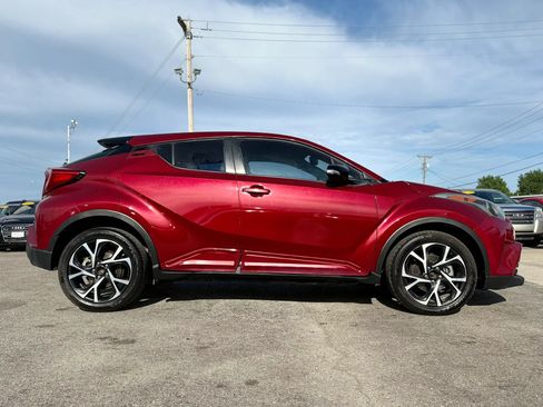 Used 2018 Toyota C-HR XLE FWD image 2