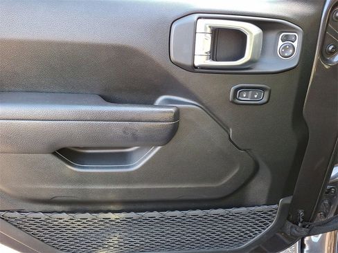 Used 2024 Jeep Wrangler Unlimited w/ Convenience Group image 10