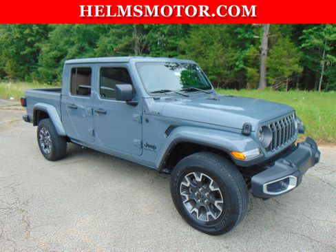 Certified 2024 Jeep Gladiator Sport w/ Premium Package AWD/4WD image 12