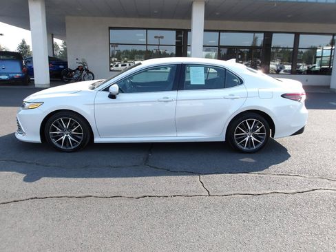 Used 2023 Toyota Camry XLE w/ Cold Weather Package FWD image 2