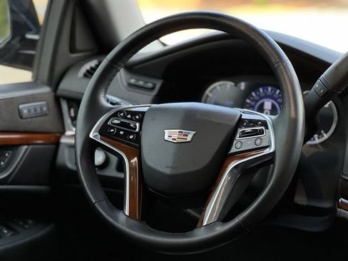 Used 2018 Cadillac Escalade ESV Luxury RWD image 33