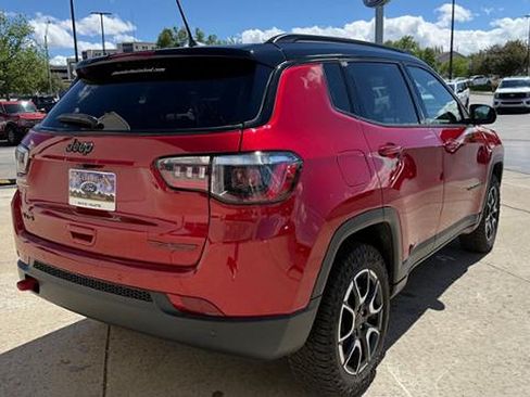 Used 2025 Jeep Compass Trailhawk AWD/4WD image 7