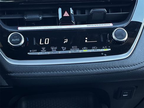 Used 2024 Toyota Corolla SE image 18