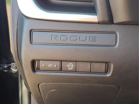 Used 2024 Nissan Rogue S FWD image 14