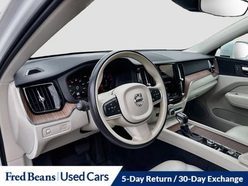 Used 2021 Volvo XC60 T5 Momentum w/ Protection Package Premier AWD/4WD image 11