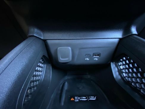 Used 2025 Chevrolet TrailBlazer RS w/ Convenience Package image 6