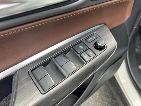 Used 2021 Toyota Venza Limited w/ Advanced Technology Package AWD/4WD image 29