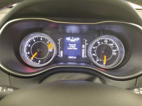 Used 2019 Jeep Cherokee Latitude w/ Cold Weather Group AWD/4WD image 23