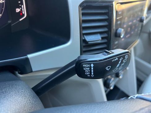 Used 2023 Volkswagen Atlas SE image 33