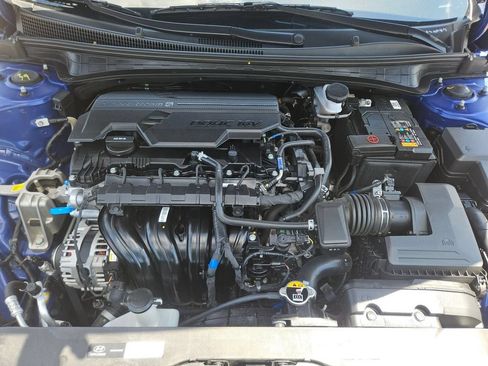 Used 2025 Hyundai Elantra Limited FWD image 23
