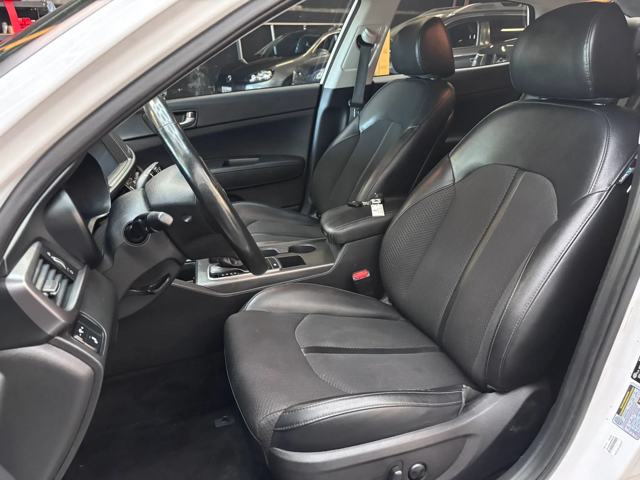 Used 2018 Kia Optima S FWD image 8