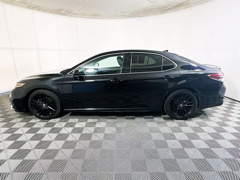 Used 2022 Toyota Camry XSE FWD image 6
