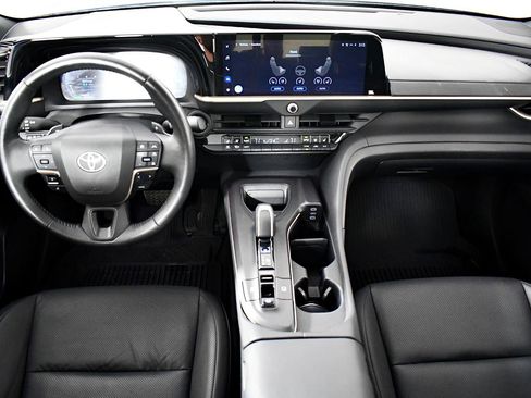 Used 2023 Toyota Crown Platinum image 25