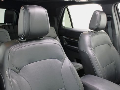 Used 2018 Ford Explorer Limited image 51
