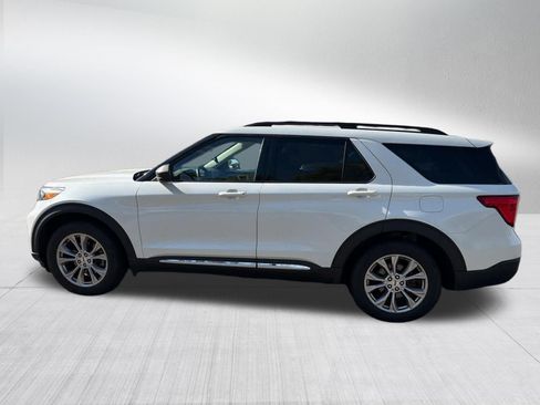 Used 2020 Ford Explorer XLT w/ Equipment Group 202A AWD/4WD image 8
