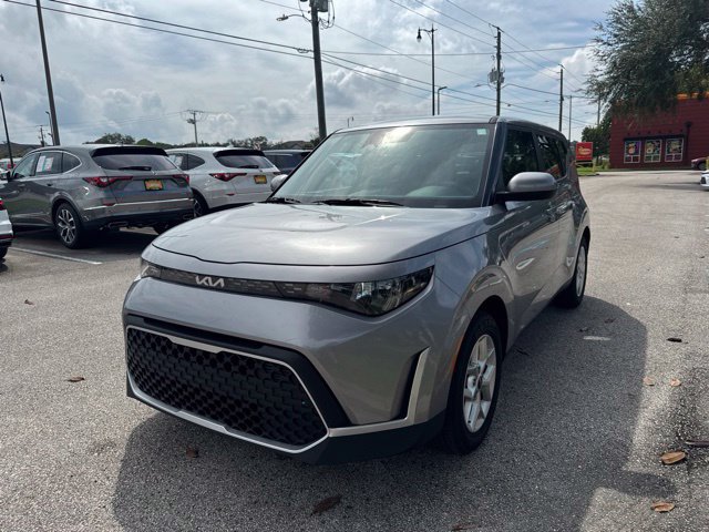 Used 2025 Kia Soul LX w/ LX Technology Package FWD image 4
