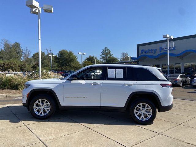 Used 2023 Jeep Grand Cherokee Limited AWD/4WD image 8