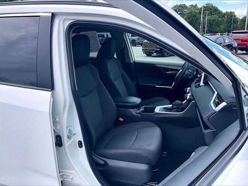 Used 2025 Toyota RAV4 XLE AWD/4WD image 11